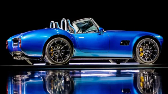 ac-cobra-gt-roadster-debut